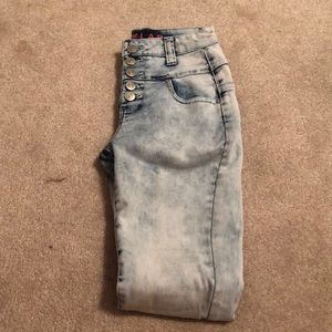Light Wash High-Wasted Skinny Jeans